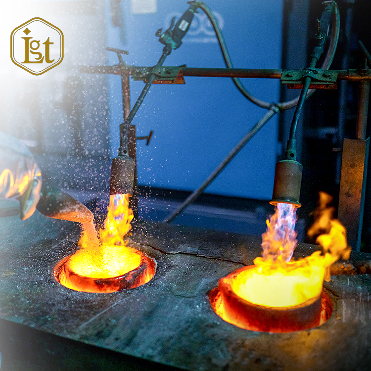 gold melting process image